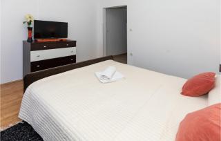Six-Bedroom Holiday Home In Klek - 8