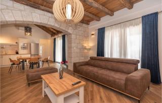 Amazing Home In Zrnovnica - Žrnovnica - 7