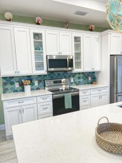 Delux 3BR House with Pool 3 Minute walk to Beach - 9