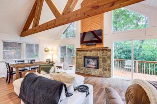 Wolf Laurel Escape Village Club and Scenic Views! - Swiss - 0