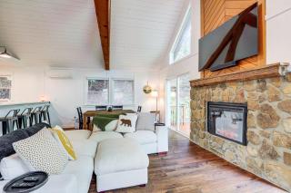 Wolf Laurel Escape Village Club and Scenic Views! - Swiss - 3