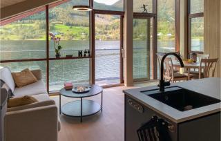 2 Bedroom Cozy Home In Straumgjerde - 9