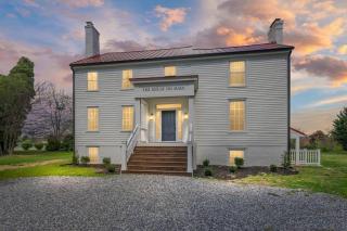 Historic Farmhouse Mansion with 8 working fireplaces - 8