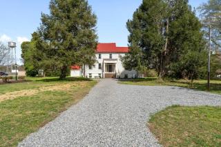 Historic Farmhouse Mansion with 8 working fireplaces - 5