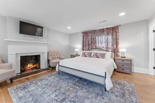 Historic Farmhouse Mansion with 8 working fireplaces - 1