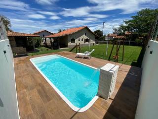 Casa bem espaçosa com piscina, campo de futebol e área gourmet a um quarteirão da lagoa de Praia Seca - Araruama - 0