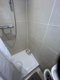 Cosy room with en-suite - Ifield - 3