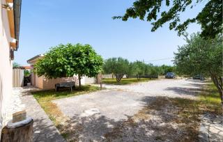 2 Bedroom Amazing Home In Pridraga - Pridraga - 2