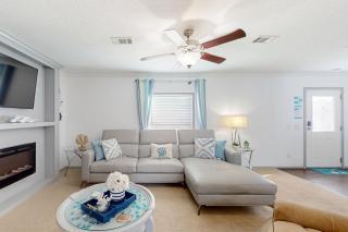 3BR Canal-Front Home with WiFi and Boat Dock - 9