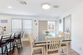 3BR Canal-Front Home with WiFi and Boat Dock - 4