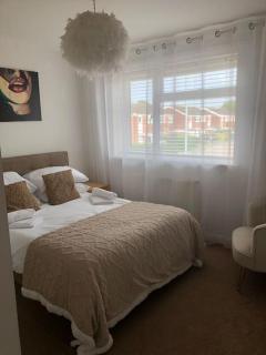 Modern house close to amenities St Ives Cambs - 0