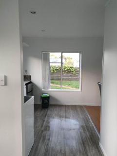 Small 2-bedroom flat at Rangiatea Road, Epsom, Auckland - 4
