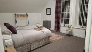 3 Bed Flat - Sleeps 6 - Parking - Wifi - 6