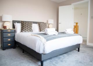 4x Bed Luxurious Home With a View - 7