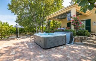 Nice Home In Ostrobradic With Jacuzzi - Sveti Anton - 0