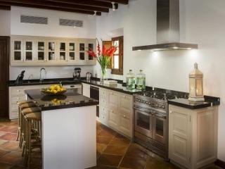 Holiday home with spacious lounge area - 6