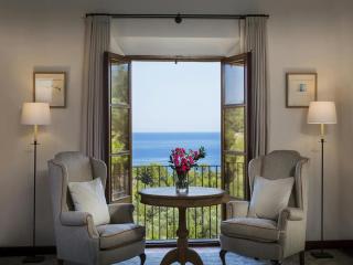 Holiday home with spacious lounge area - 1