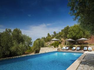 Holiday home with spacious lounge area - 9