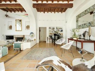 Spacious villa with lovely balcony - Madrid - 4