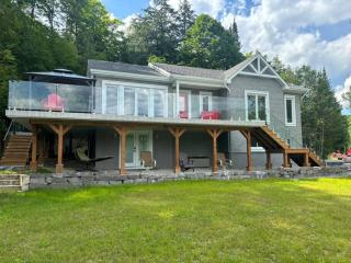 Relaxation at its best at our lakefront cottage on private road - Val des Monts - 9