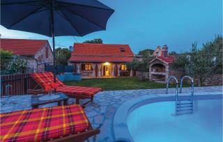 Three-Bedroom Holiday Home In Oklaj - Oklaj - 1