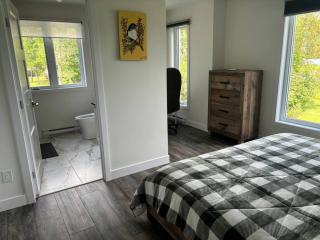 Relaxation at its best at our lakefront cottage on private road - Val des Monts - 1