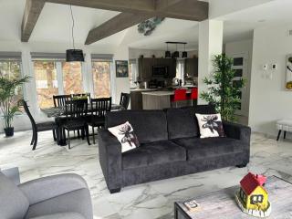 Relaxation at its best at our lakefront cottage on private road - Val des Monts - 8