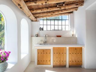Farmhouse in Ibiza with Saltwater Pool - Puig D’en Valls - 8