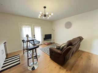 Modern Studio in MarysVille A Forest Haven - 9