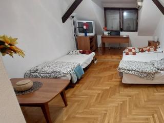Room in Budapest - Parliament View Hideaway - Near Buda Castle and Margaret Island - Budapest - 2