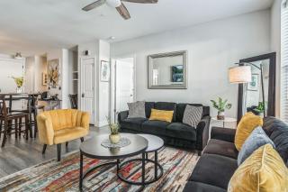 Walk to Braves, King bed, Mercedes Benz Stadium - 2