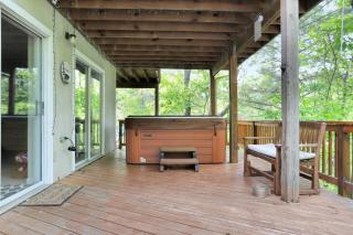 Lazy Basye Shenandoah Cabin with Hot Tub, Sleeps 10 - 4