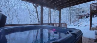 Lazy Basye Shenandoah Cabin with Hot Tub, Sleeps 10 - 7