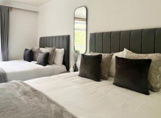 3 Double Beds Free Parking Wifi Edgbaston long stay discoun t - 2