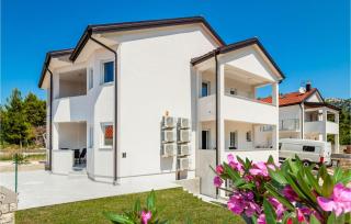 2 Bedroom Nice Apartment In Banjol - 8