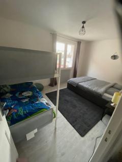 Homewood - entire property for 6 people - 4 adults maximum - in village 10 min from Disneyland Paris & TGV RER A - 3