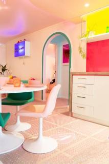 Designers dream, Tokyo pop art apartment with courtyard, fire & views - Wanaka - 4