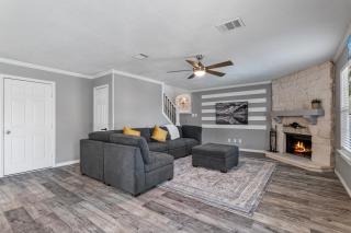 Retreat close to Lewisville Lake with pool, pet ok - 0