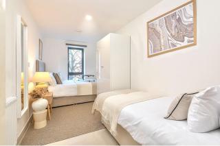 The Ivory Nook, Cozy & Spacious, Sleeps 8 - Leeds - 4