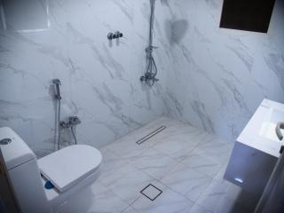 شقق عائلية ثلاث غرف وحمامين وصاله ونت مجاني - 3