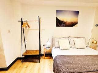 Hidden Retreat with Steam room, KING bed near tube - Londra - 2