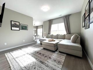 Central Cedar Falls Townhome - King Beds! - 7