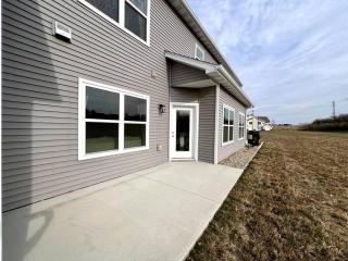 Central Cedar Falls Townhome - King Beds! - 6