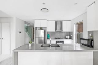 Detached Double Room in Revesby - Tranquil Place - Shared Bathroom - Revesby - 4