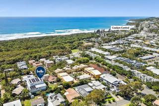 Beautiful Three-Story Villa footsteps to the Beach - 0