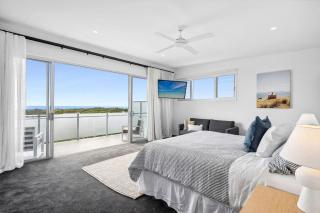 Beautiful Three-Story Villa footsteps to the Beach - Coolum Beach - 7