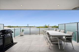 Beautiful Three-Story Villa footsteps to the Beach - Coolum Beach - 2