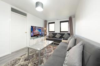Idyllic Stylish Apartment with Fast Speed Broadband & Free Parking - 2
