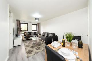Idyllic Stylish Apartment with Fast Speed Broadband & Free Parking - 1