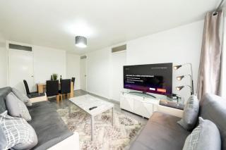 Idyllic Stylish Apartment with Fast Speed Broadband & Free Parking - 5